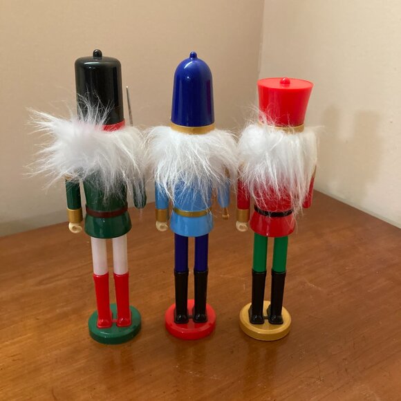 Nutcracker Royal Soldiers Set of 3 Plastic - Picture 5 of 5